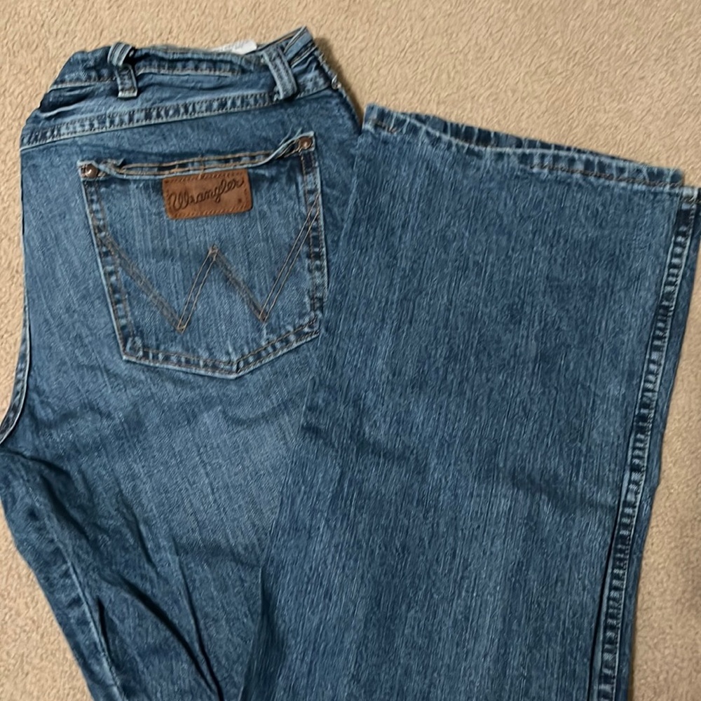 Wrangler, Slim boot jeans.